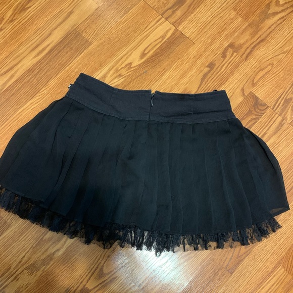 Throwback (2010) Pleated black royal bones goth skirt - Picture 2 of 2
